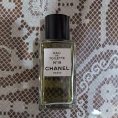 CHANEL N°19 EAU DE TOILETTE 香水 100mlのサムネイル