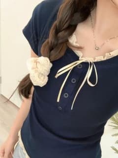 フリル付きネイビーTシャツのサムネイル