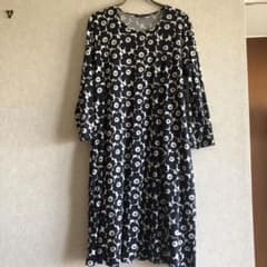 marimekko 花柄 長袖ひざ丈ワンピースのサムネイル