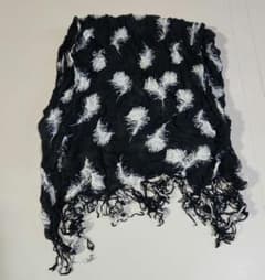黒と白羽根模様ストール