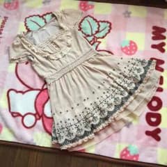 axes 花柄刺繍ワンピースのサムネイル