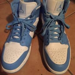 NIKE AIR JORDAN 1 MID "North Carolina"のサムネイル