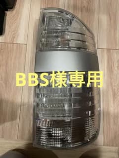 年末で販売終了します！値段交渉お待ちしてます。ヴォクシー60 右テールランプのサムネイル