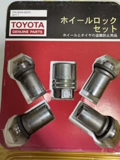 TOYOTA ホイールロックセット 08456-00070 - メルカリ
