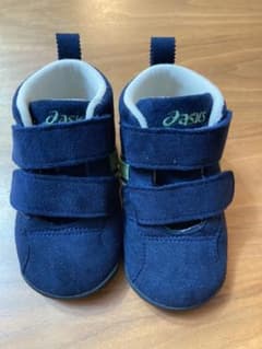 asics アシックス スニーカー　13.5センチのサムネイル
