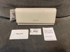 ★新品未使用　コムサデモード　白長財布のサムネイル