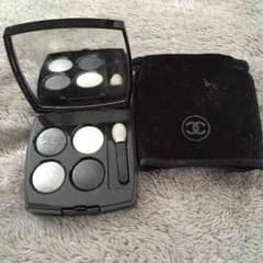 CHANEL メイクのサムネイル