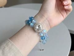​【清楚】氷の煌めき 2連ビーズブレスレット シンデレラブルー（月のパーツ）のサムネイル