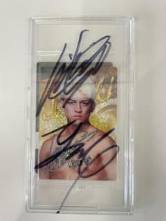 鈴木千裕のサイン入りケース付きカード