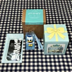 SHINee グッズ ドナルド キーホルダー 4点セット - メルカリ