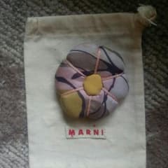 Marniマルニブローチのサムネイル