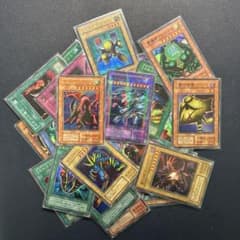 遊戯王　初期　2期まとめ売り　光り物のみ！　総枚数78枚 遊戯王 初期・2期のみ 光り物まとめ売り 30枚 ダブりなし - メルカリ