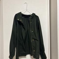 新品美品　マウンテンパーカー　カーキのサムネイル