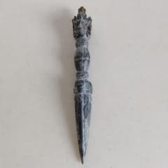 【一点物】チベット密教法具 手彫り プルパ 金剛杭 魔除け 一点物】チベット密教法具 手彫り プルパ 金剛杭 魔除け - メルカリ