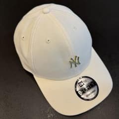 ニューエラ MLB ゴールドミニメタル キャップ アイボリー - メルカリ