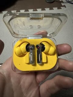 イエロー ワイヤレスイヤホン 透明ケース付きのサムネイル