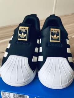 adidas アディダス スニーカーのサムネイル