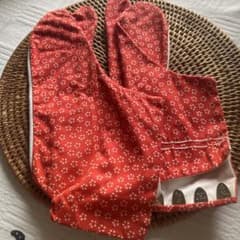 Patterned tabi socks, red with cherry blossom design, size 23cm, four-hook clasp, made in Osaka by Kuruwaya.