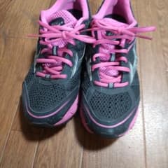 Mizuno ブラック ピンク スニーカーのサムネイル