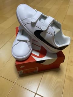 新品未使用　NIKE スニーカー　キッズ　　22センチのサムネイル