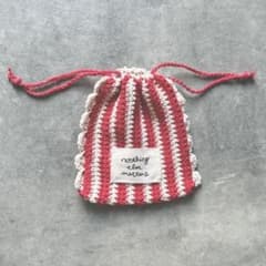 レッド×アイボリー　ストライプ巾着袋　カラー変更可能　ハンドメイド　かぎ針編みのサムネイル