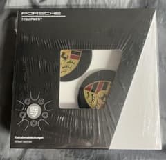 新品ポルシェ純正マカン用 センターキャップ4個セット　マットブラッククレストのサムネイル