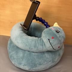 スマホスタンド付き ぬいぐるみ クッションのサムネイル