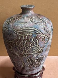 やむちん古壺屋焼彫魚海草文肩衝瓶　検國吉清尚　稀少品 やむちん古壺屋焼彫魚海草文肩衝瓶 検國吉清尚 稀少品 - メルカリ