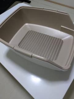 ベージュの引き出し式猫用トイレのサムネイル