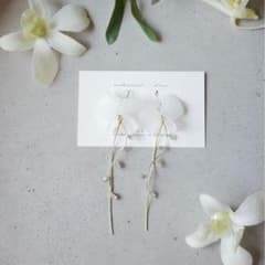 フラワーモチーフ 揺れるロングイヤリング ハンドメイド 前撮り 結婚式のサムネイル