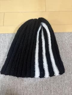ストライプデザイン ニット帽 黒・白のサムネイル
