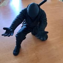 忍者フィギュア 黒色 両手広げペン置き - メルカリ