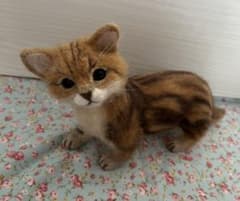 羊毛フェルト猫　マンチカンのサムネイル