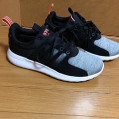 スニーカーのサムネイル