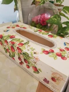 イチゴ柄★木製ティッシュBOX★デコパージュ♪handmadeのサムネイル