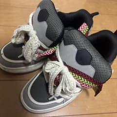 LANVINシューレースZARA グレー スニーカーのサムネイル