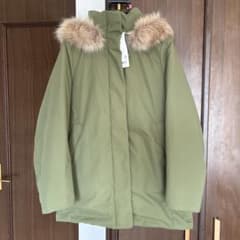 ユニクロ　ハイブリッドダウンコートMサイズ(未使用品)のサムネイル