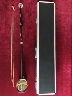 二胡★白木★錦蛇皮★十年保証★初心者・中級者用 半額以下・二胡☆新中古☆白木・錦蛇本皮☆必需品セット☆本体とケース