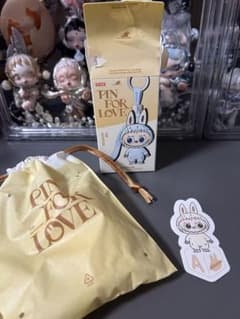 POPMART PIN FOR LOVE イニシャルラブブAのサムネイル