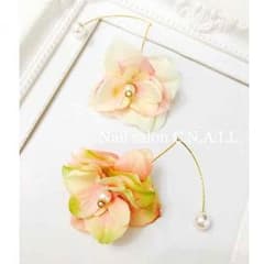 ピンクフラワーロングピアス♡（ストーン二種類、色違いたくさんあります！）のサムネイル
