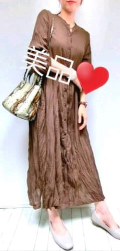 美品　サテン　深緑のサムネイル