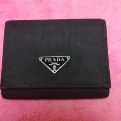 PRADA 三つ折り 黒 ナイロンのサムネイル