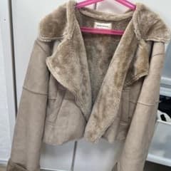ムートン風ベージュショートジャケットのサムネイル