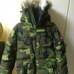 カナダグース ダウンジャケット 迷彩のサムネイル