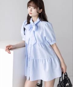 【完売品】clear ボウタイ付き ティアードミニワンピース 半袖 ライトブルーのサムネイル