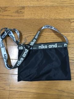 Niko and… サコッシュ 黒 ほぼ未使用！ 即購入OKです♪♪のサムネイル