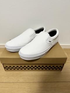 VANSの白スニーカーのサムネイル