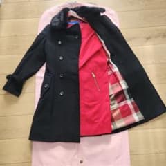バーバリーBURBERRY黒コート赤ワンピースバーバリーブルーレーベル 