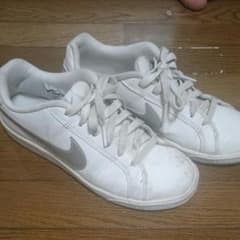 NIKE スニーカーのサムネイル