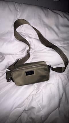 GUESS ショルダーバッグ カーキ　袋付きのサムネイル